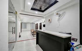 Townhouse Pisto Inn